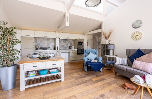 Llanfaelog Cabaña | Owain's Lake View: una mascota que puede alojar a 3 personas en 1 habitación