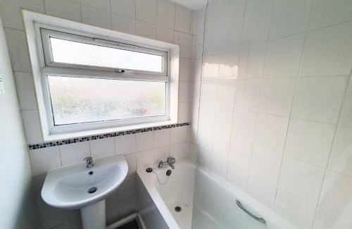 Bicester Apartamento | Owl Haven: Comfortable central 3 bedroom house, with an enclosed garden.