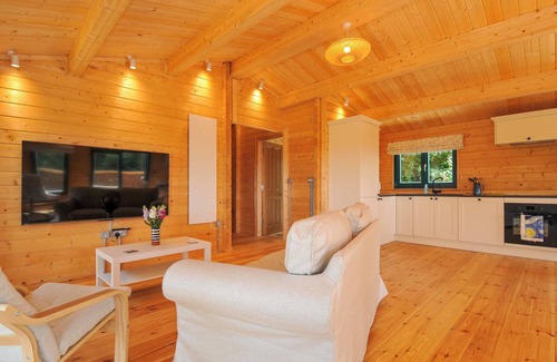 Liskeard Cabaña | OWL LODGE, character holiday cottage, with a garden in Menheniot