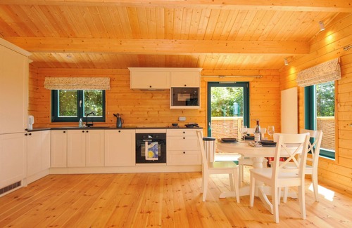 Liskeard Cabaña | OWL LODGE, character holiday cottage, with a garden in Menheniot