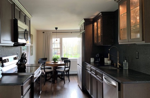 Glasgo Otro | Owl's House: A Cozy Farm Stay in the Heart of "Mystic Country," SE Connecticut