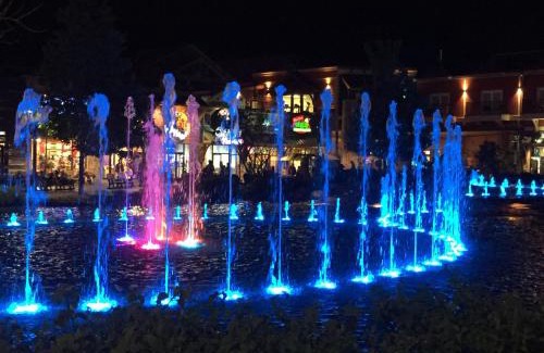 Gatlinburg - Pigeon Forge Chalet De Esquí | Owls Nest, Hot Tub, WIFI, Featured on Barnwood Builders, Free Attraction Tickets!