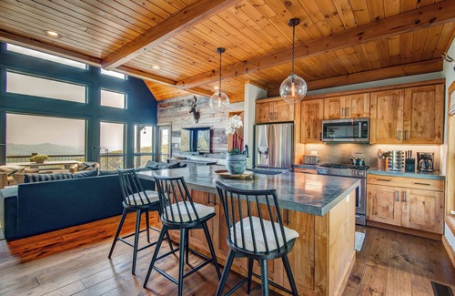 Blowing Rock Cabina | Owls Nest: hogar que admite mascotas con mesa de billar, hermosas vistas, chimeneas interiores y exteriores