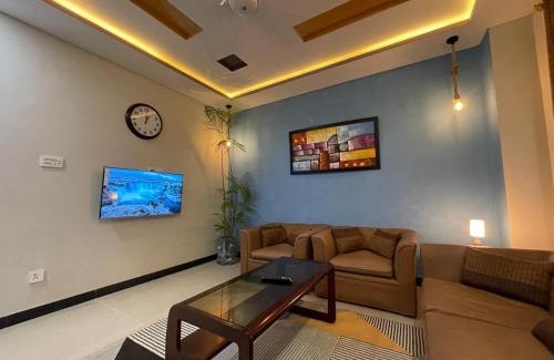 Islamabad Apartamento | OWN IT - 2BHK Brown