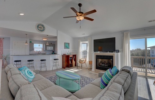 Monteray Shores Casa | OWNERS WEEKS OPEN⭐NEW HOT TUB⭐️Heated Pool, Linens, Wifi, Tennis Courts, Dogs