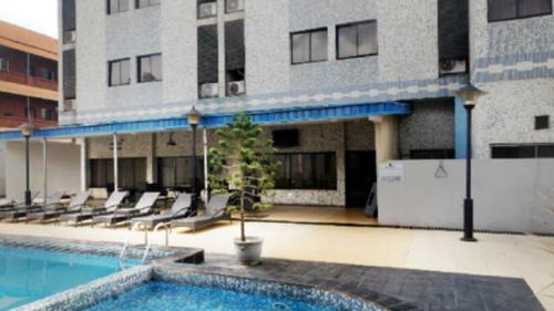 Ibadan Cabina | Owu Crown Hotel - Deluxe twin Bed Room