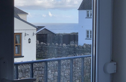 Port-Eynon Cabaña | Oxwich View Cottage - short walk to Port Eynon beach and village amenities