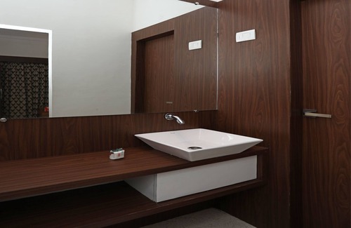 Nashik Hotel | OYO 10671 Hotel Sai Prem