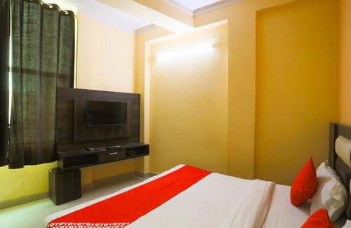 Faridabad Hotel | OYO 16362 Hotel National