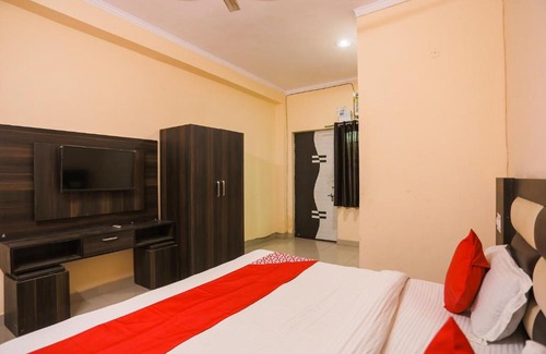 Faridabad Hotel | OYO 16362 Hotel National