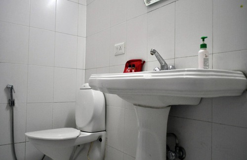 Sector 14 Hotel | OYO 495 Hotel Chaupal