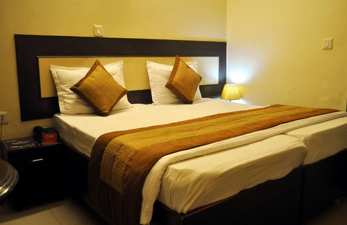 Sector 14 Hotel | OYO 495 Hotel Chaupal