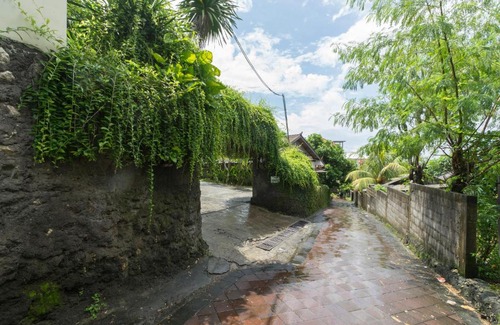 Mumbul Hotel | OYO 618 Top Homestay