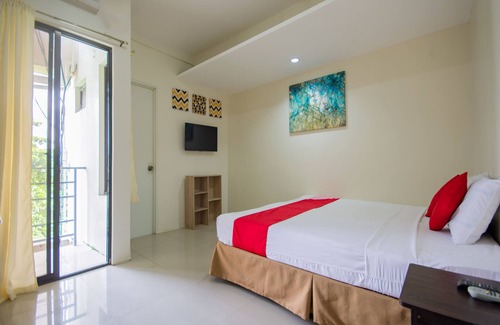 Lahug Hotel | OYO 707 908 Salinas Suites