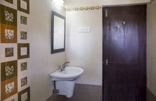 Puri Hotel | OYO 7337 Sai Leela