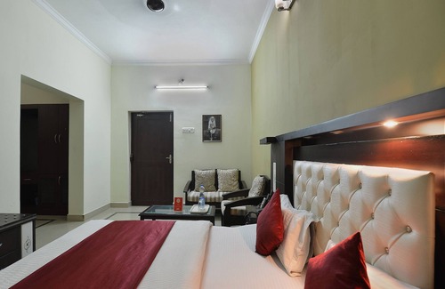 Puri Hotel | OYO 7337 Sai Leela