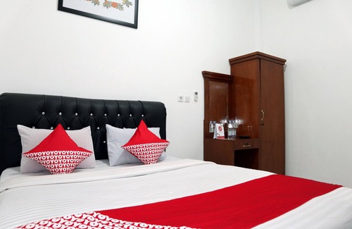 Padang Hotel | OYO 956 Penginapan Eby