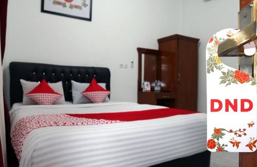 Padang Hotel | OYO 956 Penginapan Eby