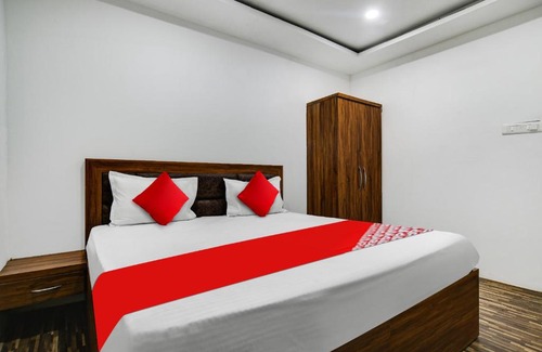 Indore Hotel | OYO Flagship New S11 Resort Inn