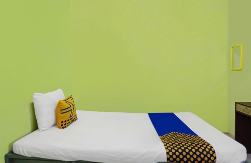 Malang Hotel | OYO Life 92474 Penginapan Rusunawa Ii