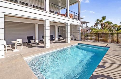 Port St. Joe Casa | Oyster cove- Beach front -pet friendly -elevator