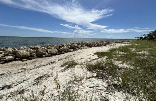 Port St. Joe Casa | Oyster cove- Beach front -pet friendly -elevator