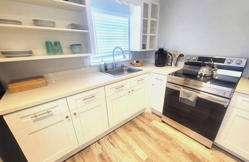 Freeport Cabaña | Oyster Creek Fishing Getaway+On Canal+2BD1BA King