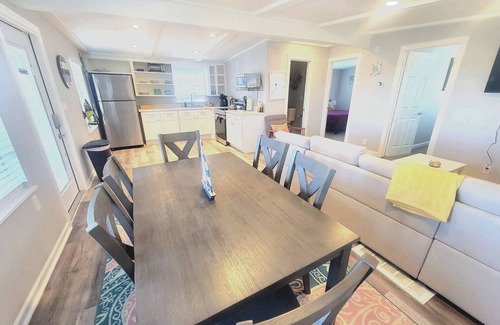 Freeport Cabaña | Oyster Creek Fishing Getaway+On Canal+2BD1BA King
