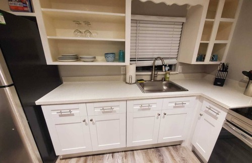 Freeport Cabaña | Oyster Creek Fishing Getaway+On Canal+2BD1BA King