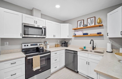 Pigeon Point Casa | "Oystercatcher" Great location in Pigeon Point. Walk/bike to historic downtown