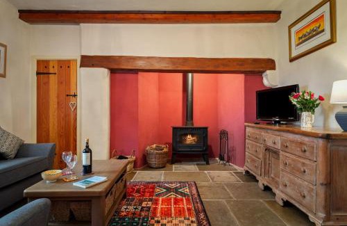 Llanybri Casa | Oysterlow - A beautiful country cottage with estuary views and enclosed garden