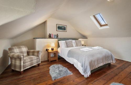 Llanybri Casa | Oysterlow - A beautiful country cottage with estuary views and enclosed garden