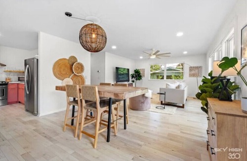 Bella Vista Casa | OZ Escape: Modern/Tranquil/Fun