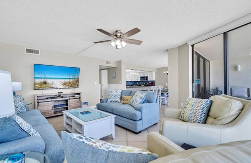 Panama City Beach Condominio | OZsome Beach Retreat ~ Edgewater Tower 2 ~ 2 Bed + Bunks ~ Beachfront Sleeps 10