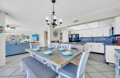 Panama City Beach Condominio | OZsome Beach Retreat ~ Edgewater Tower 2 ~ 2 Bed + Bunks ~ Beachfront Sleeps 10