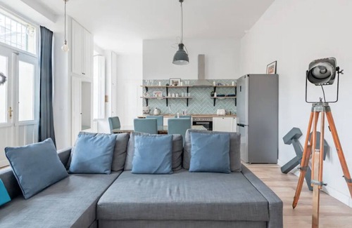 Belso-Ferencvaros Apartamento | Pál Loft: Classy 2-bedroom Bright Budapest Retreat at Corvin
