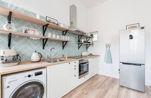 Belso-Ferencvaros Apartamento | Pál Loft: Classy 2-bedroom Bright Budapest Retreat at Corvin
