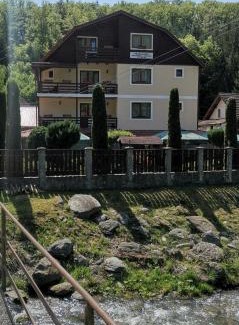 Cartisoara Hotel | Pârâul Rece Transfăgărășan