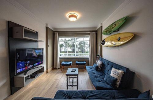Embare Apartamento | Pé na Areia em Santos: Sol, Mar e Netflix