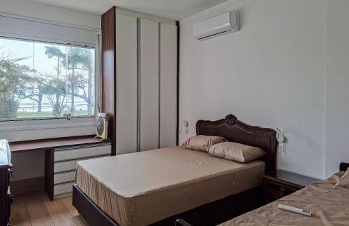 Embare Apartamento | Pé na Areia em Santos: Sol, Mar e Netflix
