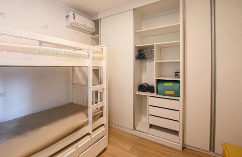 Embare Apartamento | Pé na Areia em Santos: Sol, Mar e Netflix
