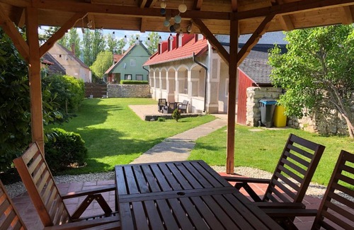 Pecsely Apartamento | Pécsely House Apartman