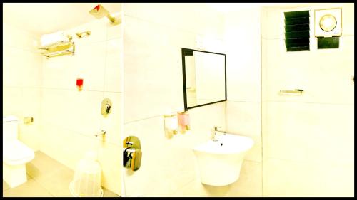 Indore Casa | P A R K Guest House ! Premium Rooms With Family Retreat