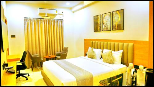 Indore Casa | P A R K Guest House ! Premium Rooms With Family Retreat