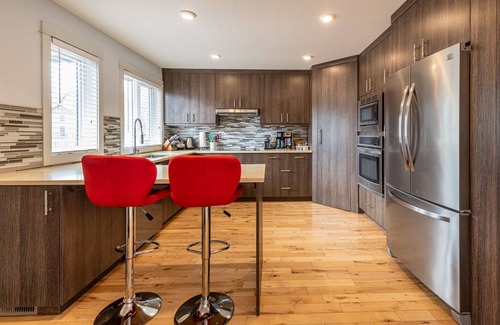 Teepee Town Casa | P1 - Private Hot Tub - 3 Bedroom Home - Mountain View
