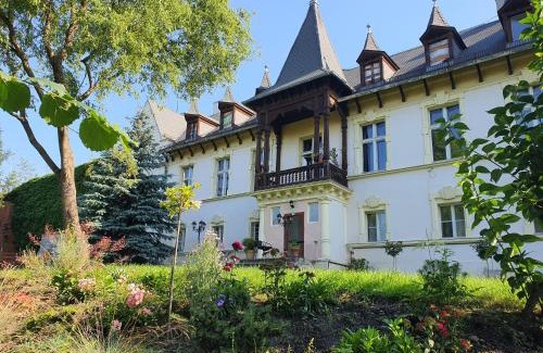 Klodzko Miasto Casa | Pałac Ławica- spływy Przełomem Bardzkim
