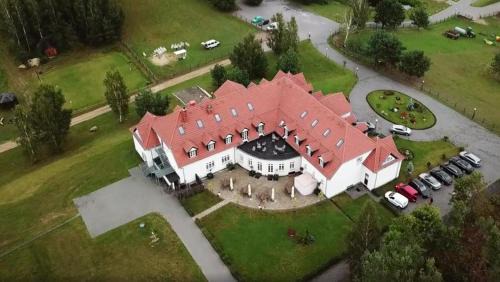 Sierakowice Complejo | Pałac i Folwark Ńemino