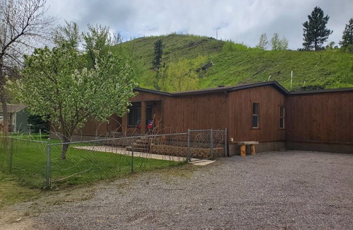 Deadwood Casa | PA's HOUSE; COMFY; PETS; DEADWOOD, MICHELSON TRAIL. UTV & EBIKE RENTAL; HWY 385