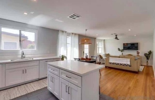 North Pacific Beach Casa | Pacific Beach Gem Walk to Law Street Beach