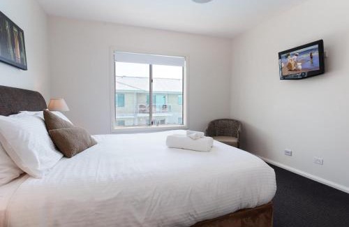 Salamander Bay Apartamento | Pacific Blue 245-265 Sandy Point Rd - Dual Key Access, air conditioned unit with resort facilities and linen supplied